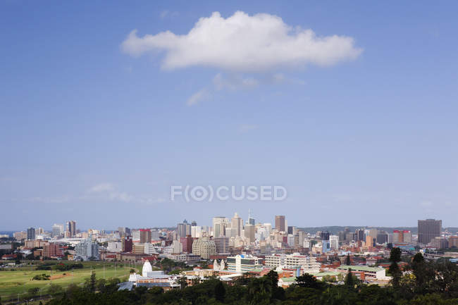 Nuvens sobre o horizonte da cidade de Durban, África do Sul, África — Fotografia de Stock