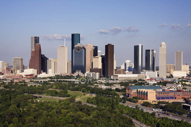 Edificios de oficinas en el centro de Houston en el paisaje urbano, Estados Unidos - foto de stock