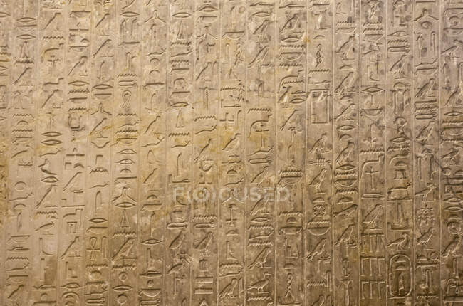 Vista de cerca de la Jeroglífica, concepto de cultura egipcia - foto de stock