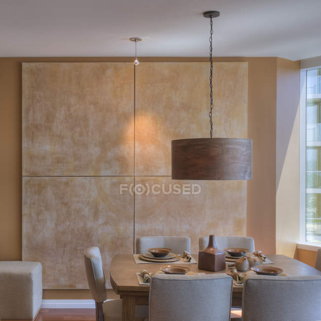 Luxus-Esszimmer in modernem Mehrfamilienhaus — Stockfoto