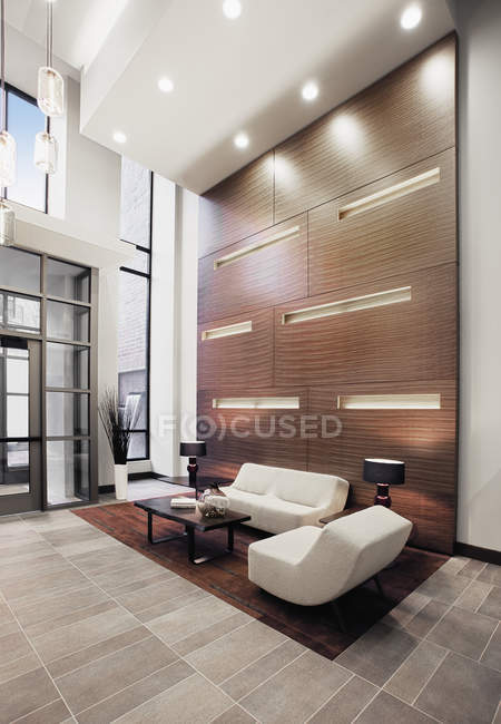 Luxury lobby in modern apartment building — Stock Photo
