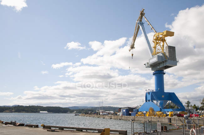Crane at shipyard of Esquimalt, British Columbia, Canada — Stock Photo