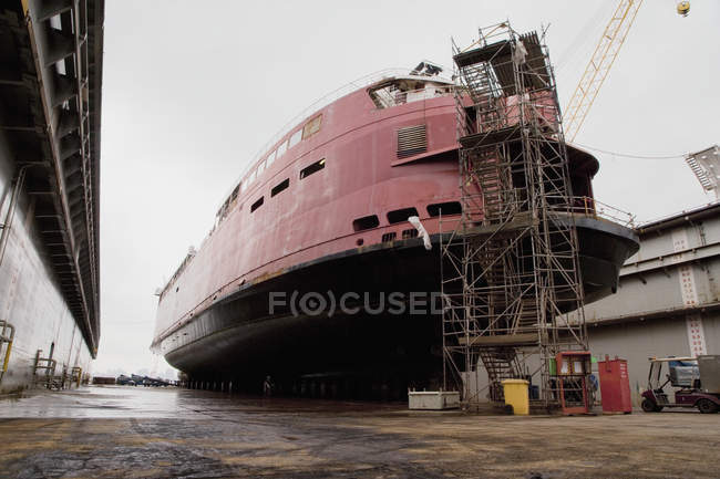 Ship on dry dock in Vancouver, British Columbia, Canada — Stock Photo