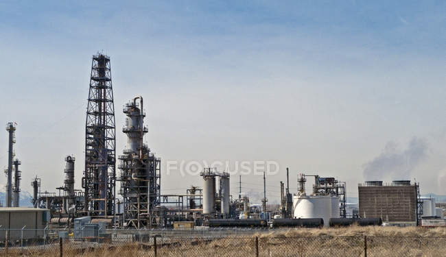 Промышленный завод по переработке природного газа в Солт-Лейк-Сити, Юта, США — стоковое фото