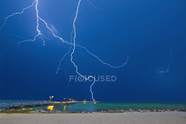 Блискавка на пляжі, Кі-Уест, Флорида, США — стокове фото