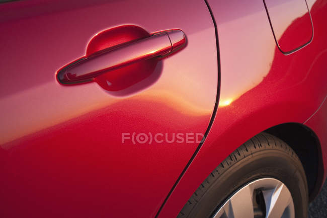 Door handle of red car, close-up — Stock Photo