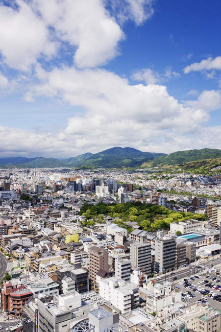 Vista aérea del paisaje urbano japonés de la ciudad de Kyoto, Japón - foto de stock