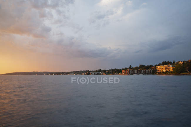 Kirkland skyline along waterfront, Kirkland, Washington, Stati Uniti — Foto stock
