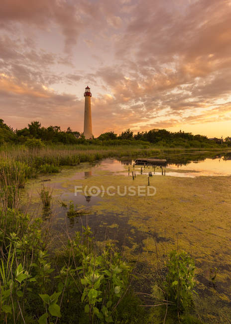 Захід сонця над маяк на мисі Мей, Нью-Джерсі, США — стокове фото