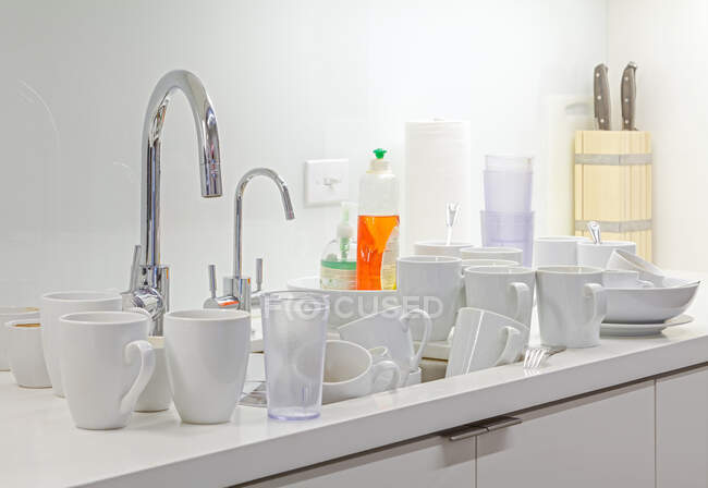 Dirty dishes near kitchen sink — Stock Photo