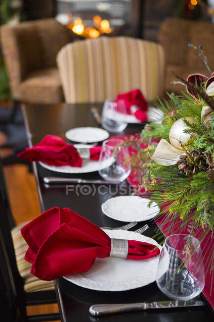 Christmas table and centerpiece in dining room — Stock Photo
