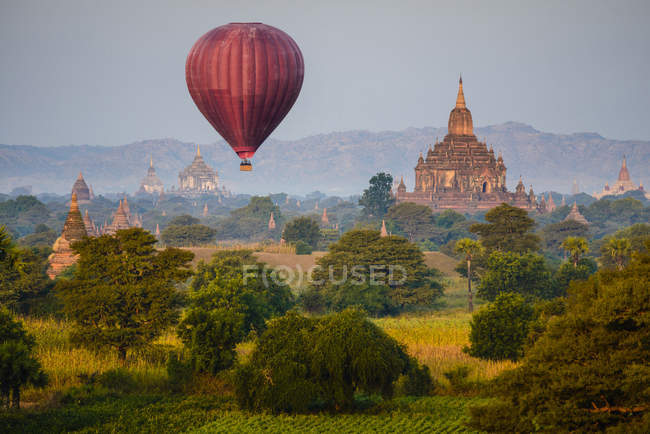 Hot air balloons flying over ancient stupa towers in Yangon, Myanmar, Asia — Stock Photo