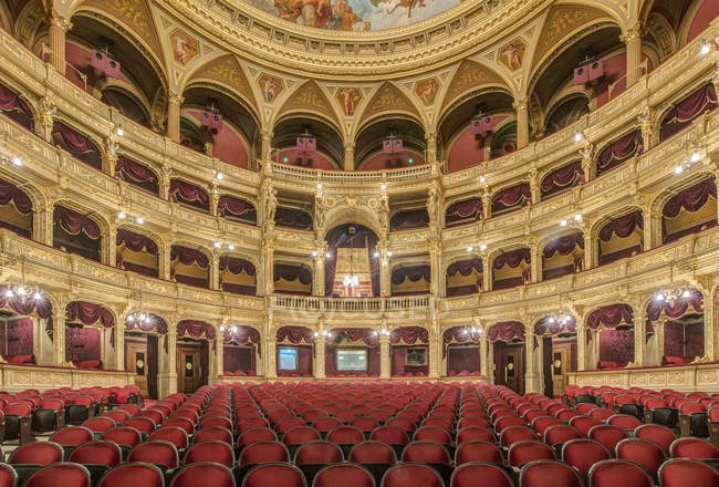 Interior ornamentado da Ópera Estatal Húngara, Budapeste, Hungria — Fotografia de Stock