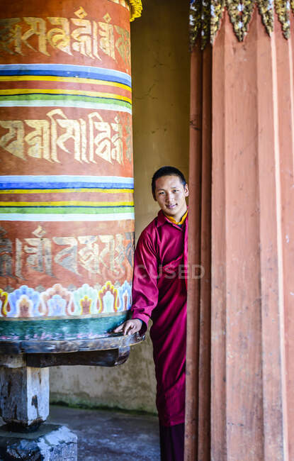 Asian monks standing by pillar in temple — Stock Photo