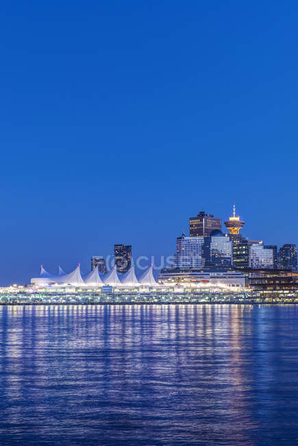 Waterfront skyline illuminated at night, Vancouver, British Columbia, Canada — Stock Photo