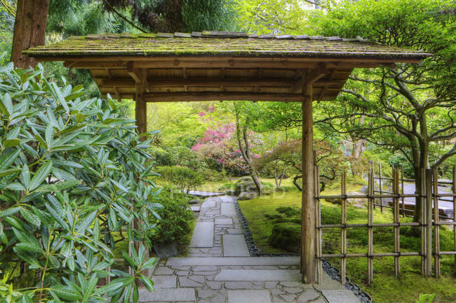 Gazebo in Japanese Garden, Portland, Орегон, США — стоковое фото