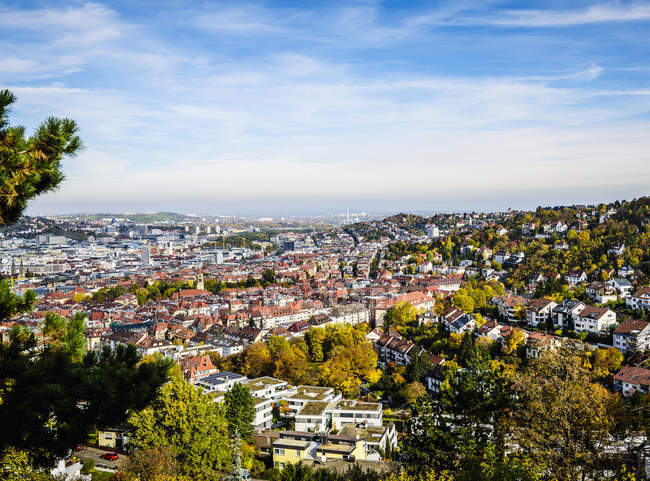 Vista aérea del paisaje urbano de Stuttgart, Baden Wurttemberg, Alemania - foto de stock