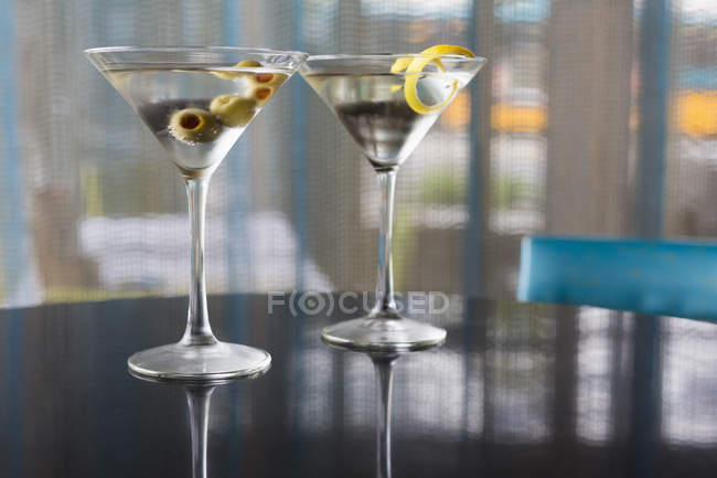 Close-up of two garnished cocktails in glasses — Stock Photo