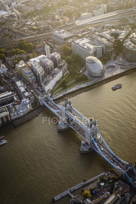 Vista aérea da paisagem urbana de Londres, Tower Bridge and river, Inglaterra — Fotografia de Stock