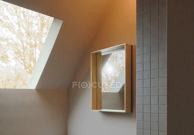 Windo, walls and mirror of modern room — Stock Photo