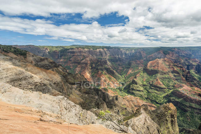 Montañas en Waimea Canyon, Hawaii, Estados Unidos - foto de stock