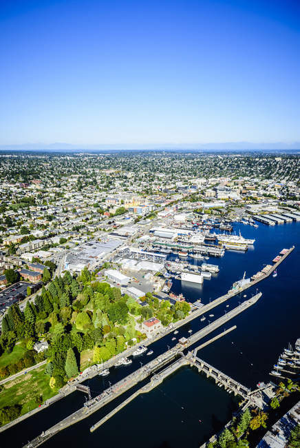 Aerial view of Ballard Locks in Seattle cityscape, Washington, United States — Stock Photo