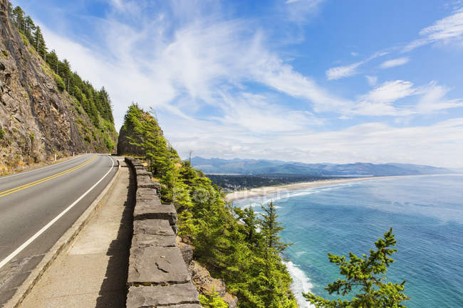 Strada vuota sulla costa della spiaggia, Pacifico nordoccidentale, USA — Foto stock