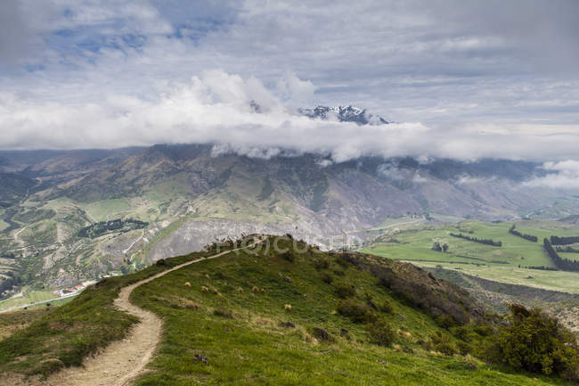 Clouds over mountain range, South Island, New Zealand — Stock Photo