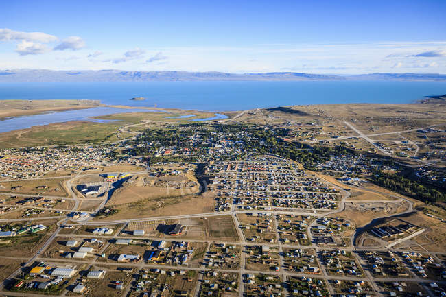 Vista aérea del paisaje urbano de El Calafate, Patagonia, Argentina - foto de stock