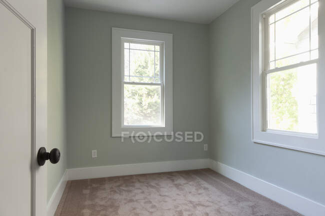Fenster im leeren Raum — Stockfoto