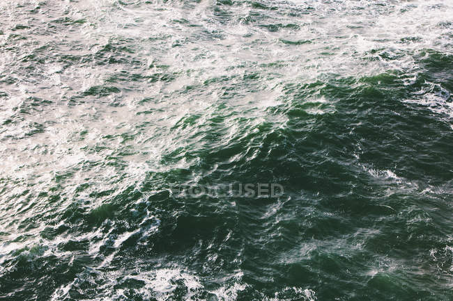 Onde dell'acqua dell'oceano increspate, full frame — Foto stock