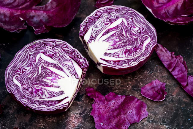 Halved raw round red cabbage cut across middle. — Stock Photo