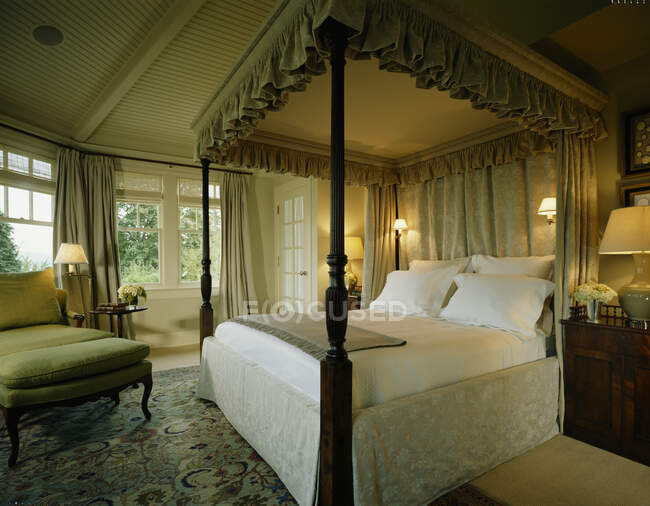 Four Poster Canopy Bed — Stock Photo