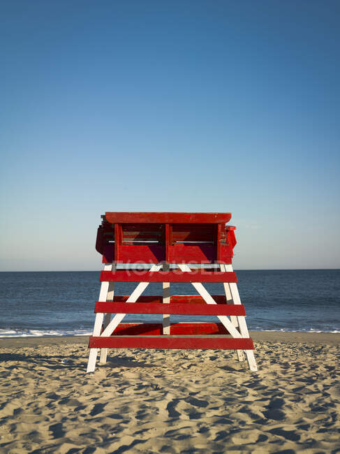 Empty Lifeguard Tower, Cape May, Nueva Jersey, Estados Unidos - foto de stock