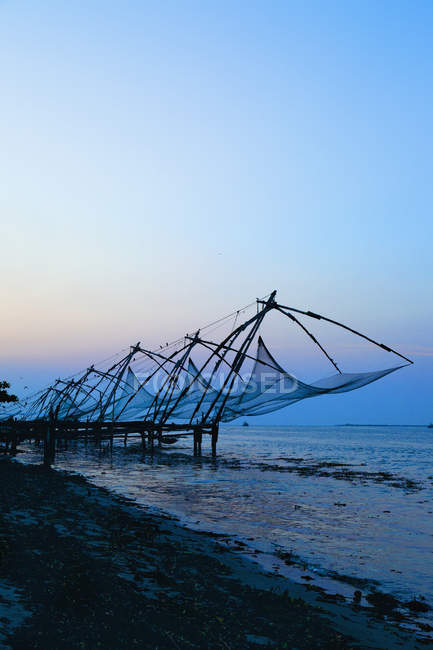 Redes de pesca na costa indiana, Cochin, Kerala, Índia — Fotografia de Stock