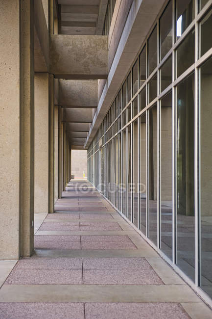 Bürogebäudekorridor beim Bau von Phönix, arizona, vereinigte Staaten — Stockfoto