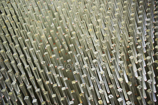 Tiges de verre disposées comme des œuvres d'art, plein cadre, Shanghai, Chine — Photo de stock