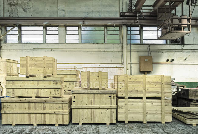 Warehouse with stacks of wooden crates in England, United Kingdom — Stock Photo