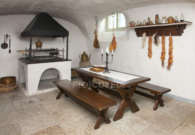 Cuisine sous-sol de Palmse Manor, Palmse, Estonie — Photo de stock