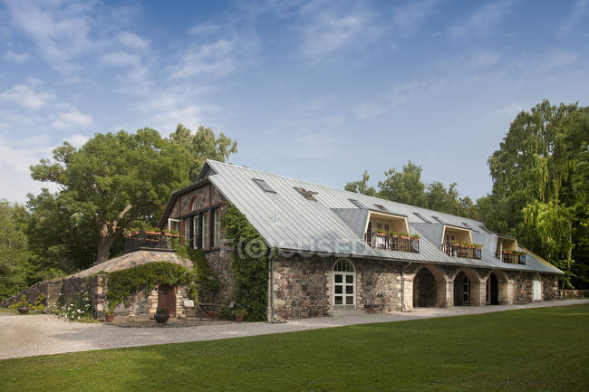 Edificio de piedra en Padaste Manor, Estonia - foto de stock