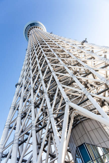 Niedrige Winkelaufnahme des Rahmens des Tokyo-Himmelsbaums, Tokyo, Japan. — Stockfoto