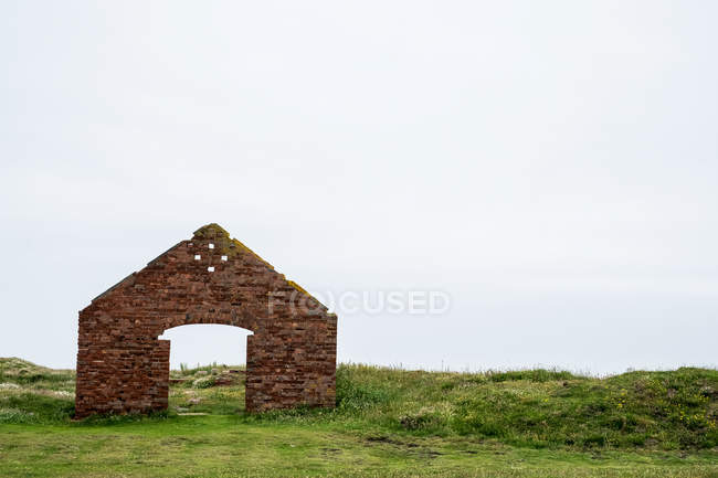 Ruins of Porthgain Quarries on green grassy Pembrokeshire Coast, Wales, UK. — Stock Photo