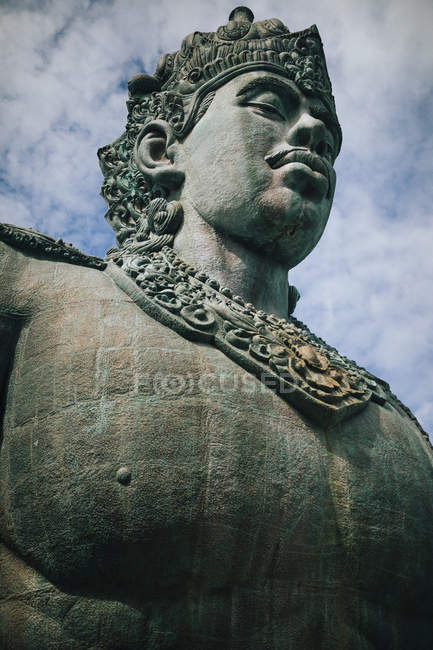 Low angle view of large stone statue of Hindu deity Vishnu, Garuda Wisnu Kencana Cultural Park, Indonesia — Stock Photo