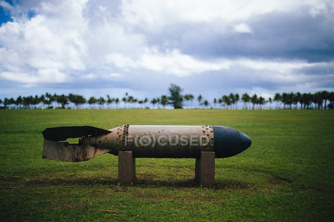 Old bomb at war memorial near southern coast of Guam, USA — Stock Photo