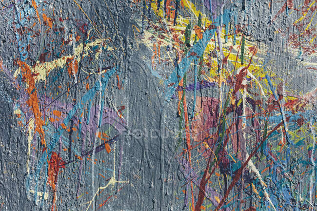 Colorful graffiti paint splatters on urban wall. Colorful abstract background — Stock Photo