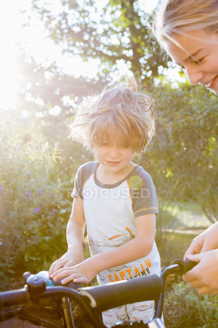 5 year old boy with his bike in early morning light — Stock Photo
