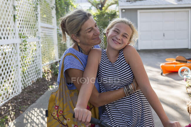 Portrait of mother and her 12 year old daughter, Georgia — Stock Photo