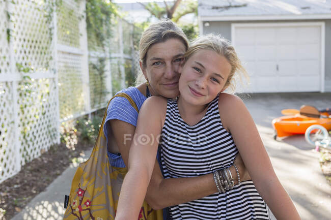 Ritratto della madre e della figlia dodicenne, Georgia — Foto stock