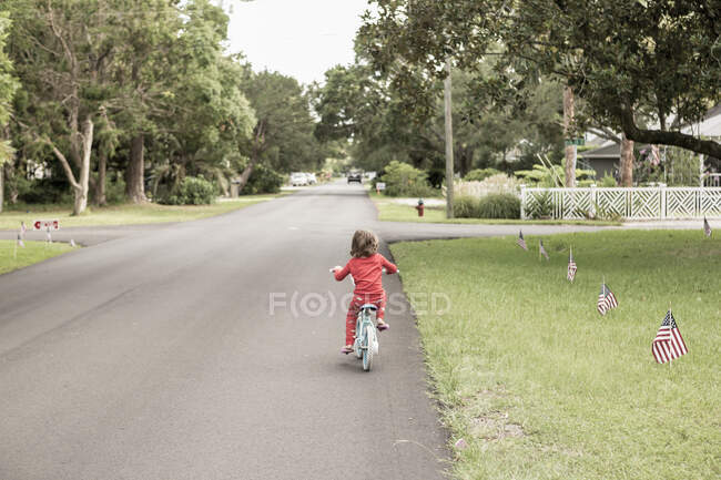 Ragazzo di 5 anni in bicicletta, St. Simon's Island, Georgia — Foto stock