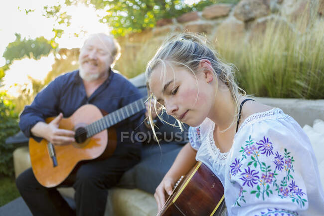 11 year old girl playing guitar — Stock Photo